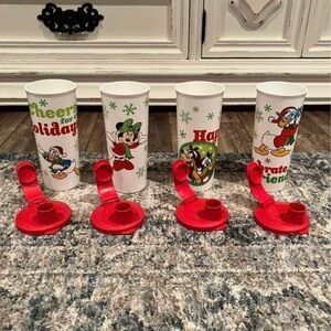 Tupperware Disney Mickey
Set of 4 Cups with Lids
Christmas